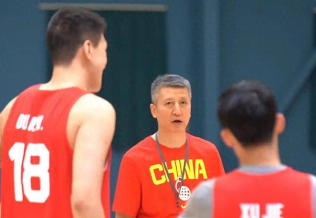 河南男篮在近期比赛中表现强势,成功击败对手 河南男篮在近期比赛中表现强势,成功击败对手