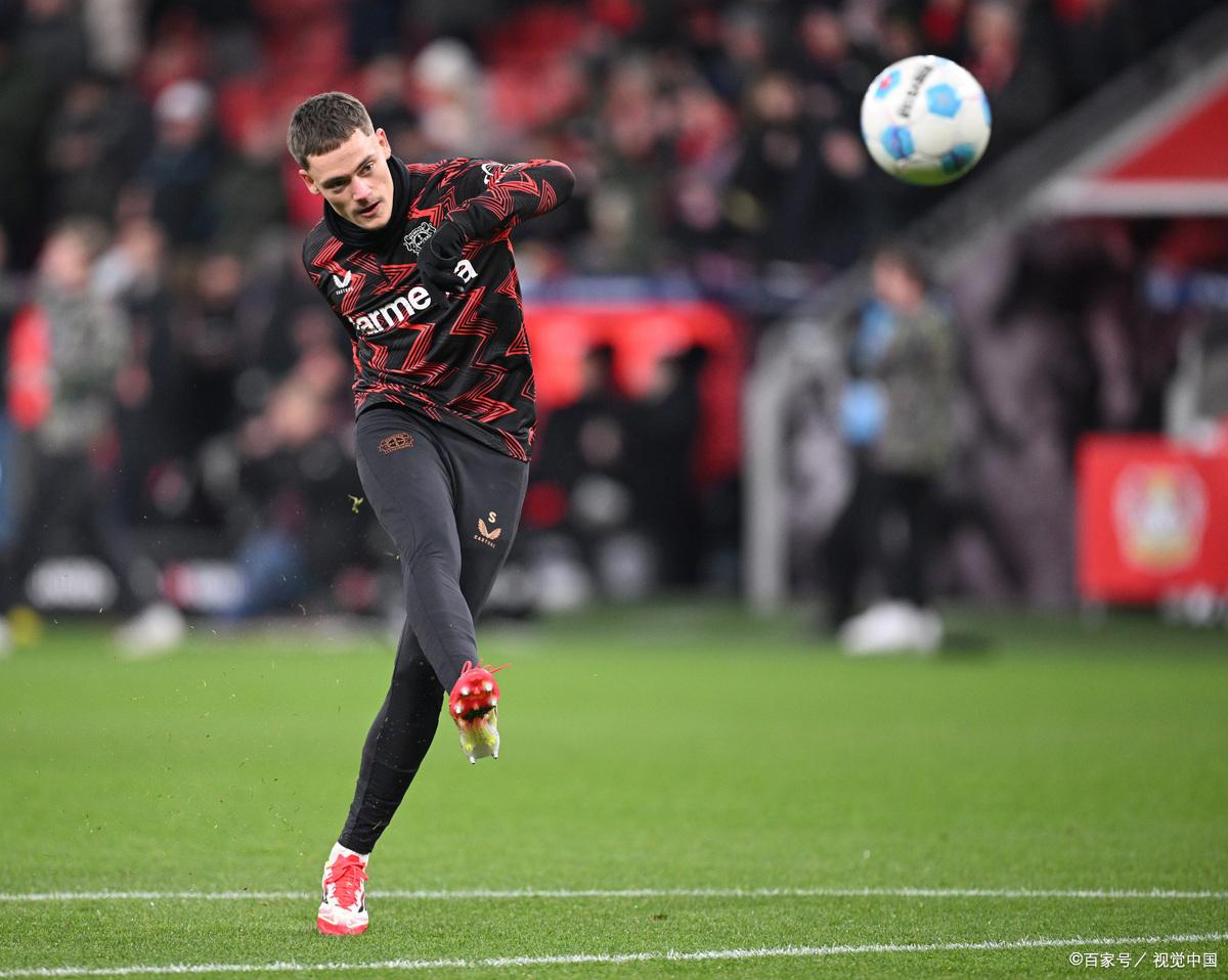 半岛体育中国官网-德甲豪门签下当红射手，球迷狂欢声不断