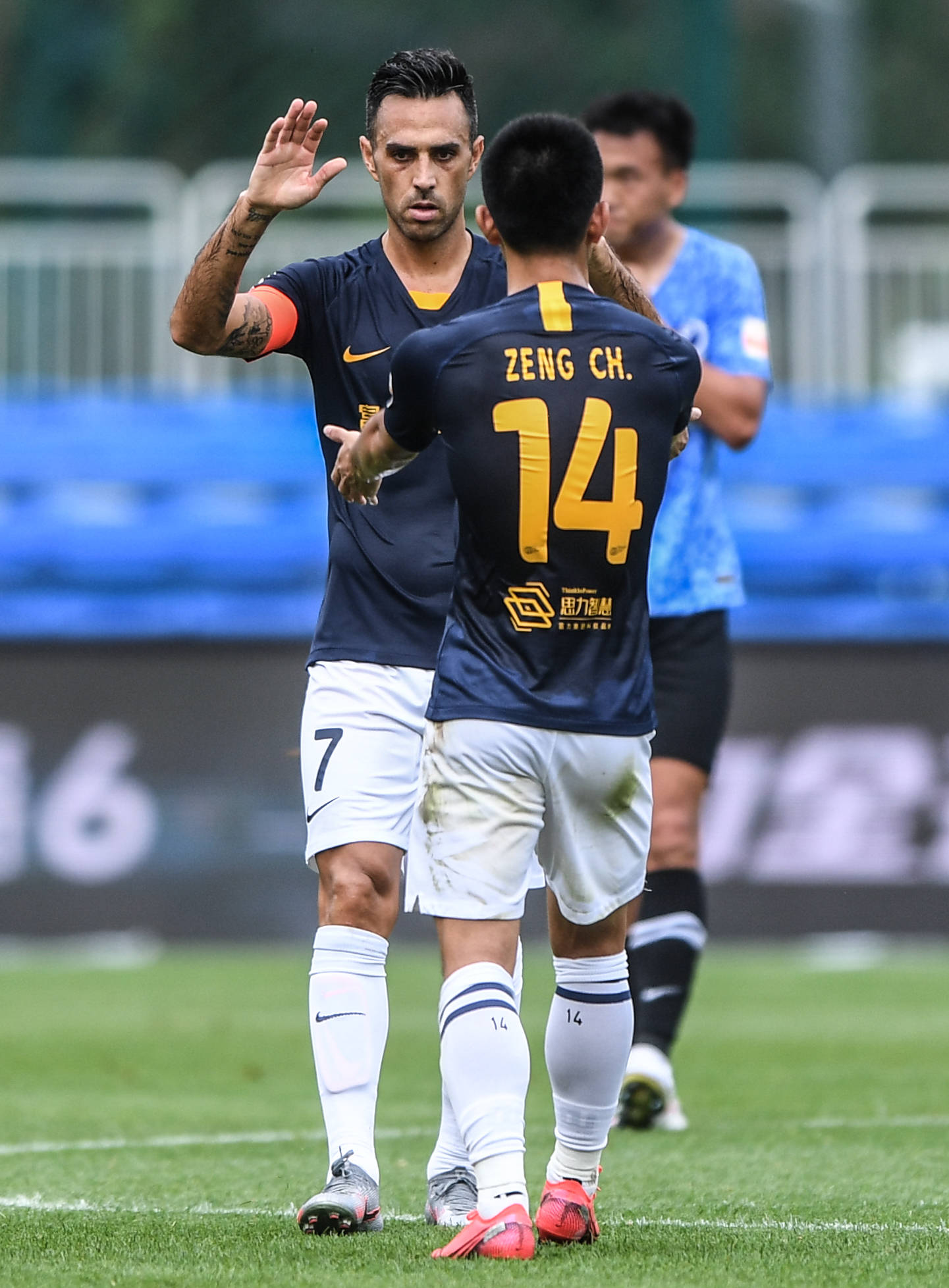 半岛体育在线-广州富力队势如破竹，轻松击败对手