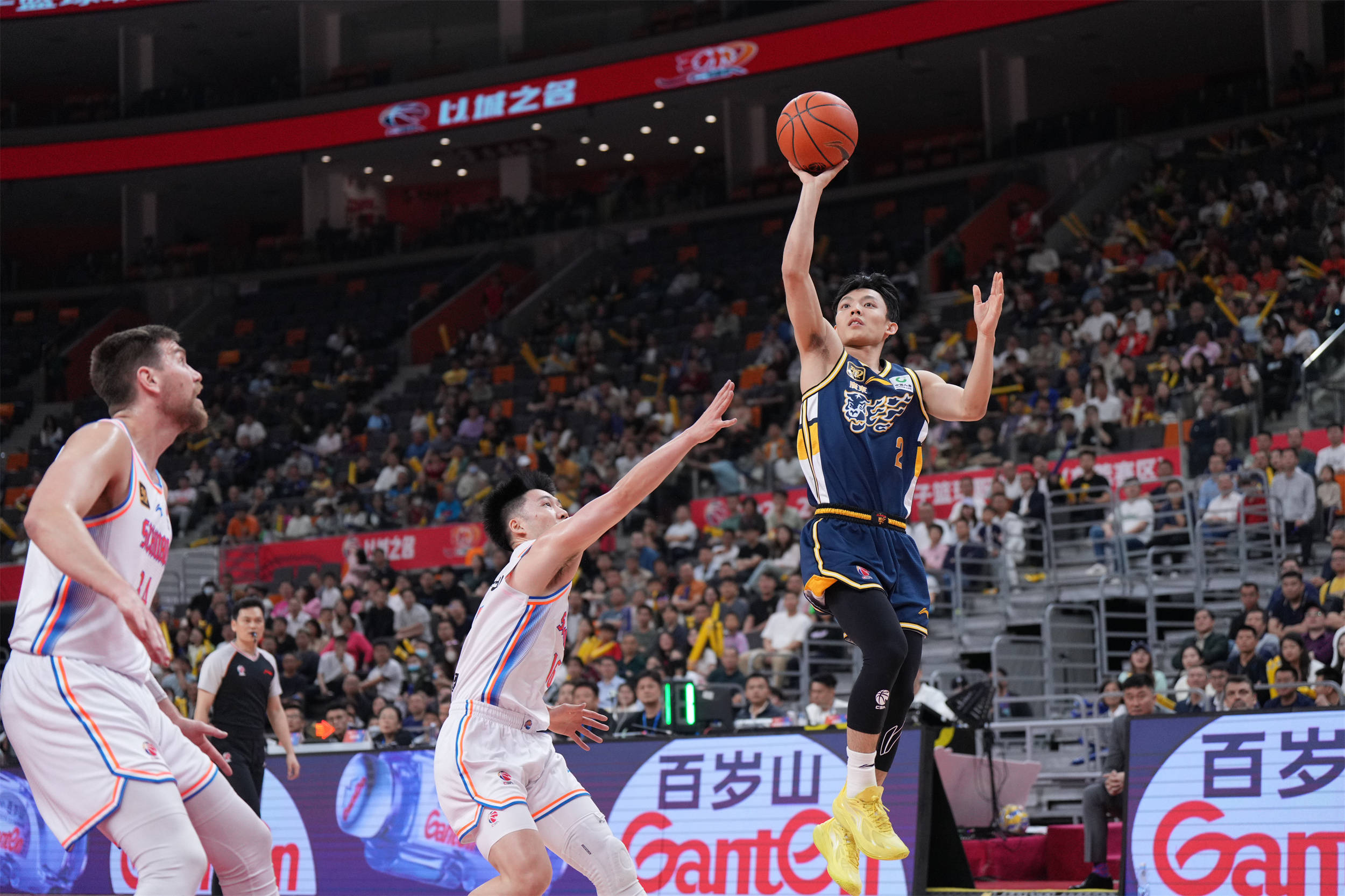 广州富力队势如破竹,轻松击败对手 广州富力队势如破竹,轻松击败对手