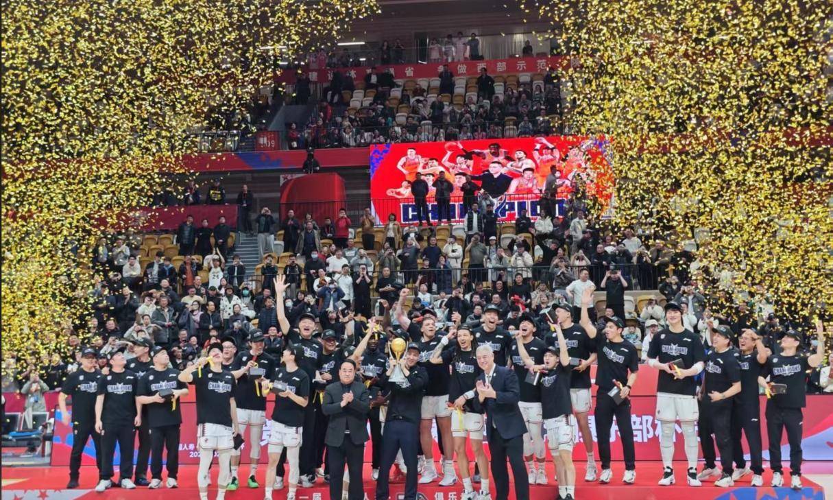 包含新赛季开启，球队阵容调整迎接挑战的词条