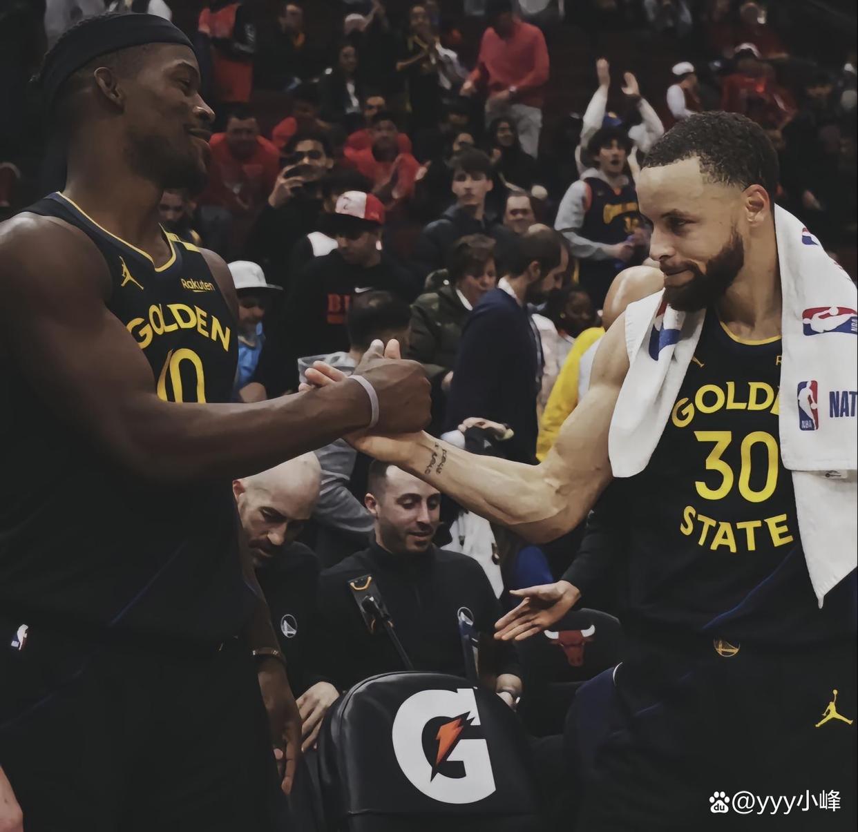 勇士战胜太阳，保留季后赛希望