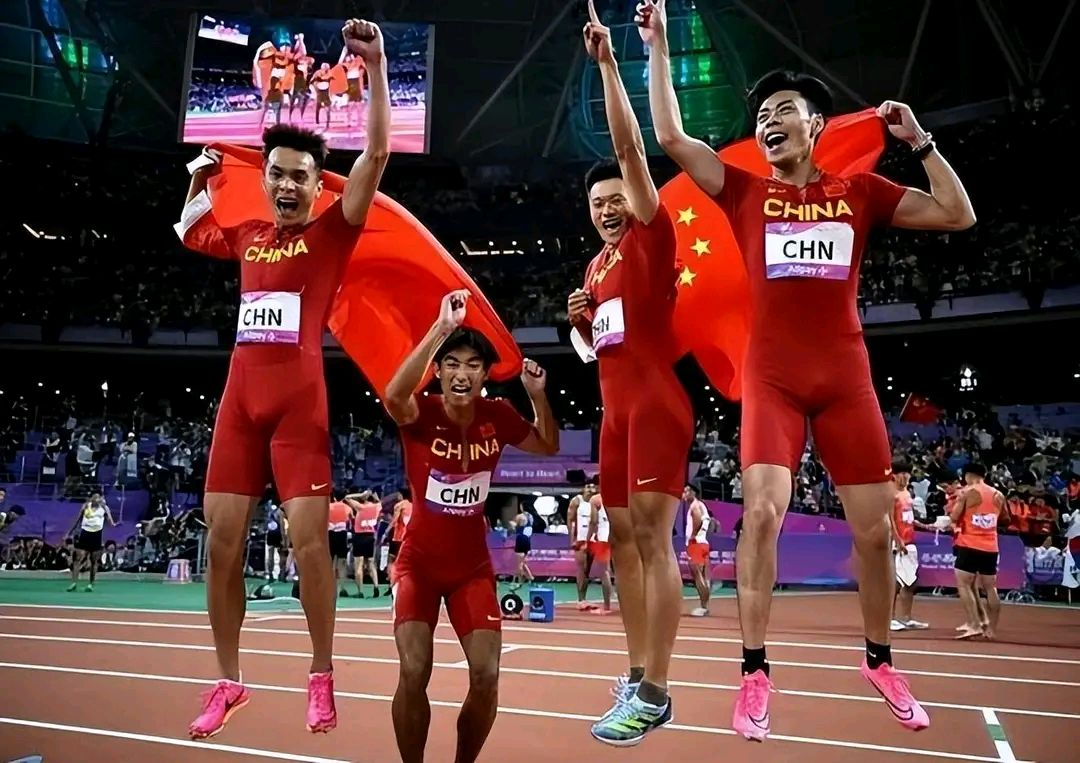 希腊田径选手在激烈角逐中夺魁