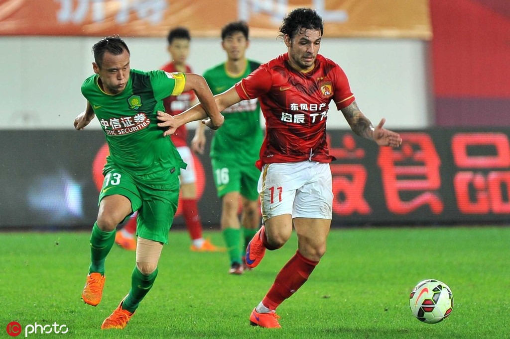 紧张激烈：恒大对阵国安，胜负难料