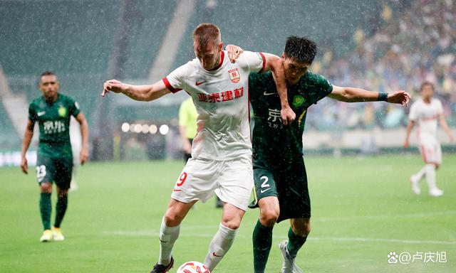 紧张激烈：恒大对阵国安，胜负难料