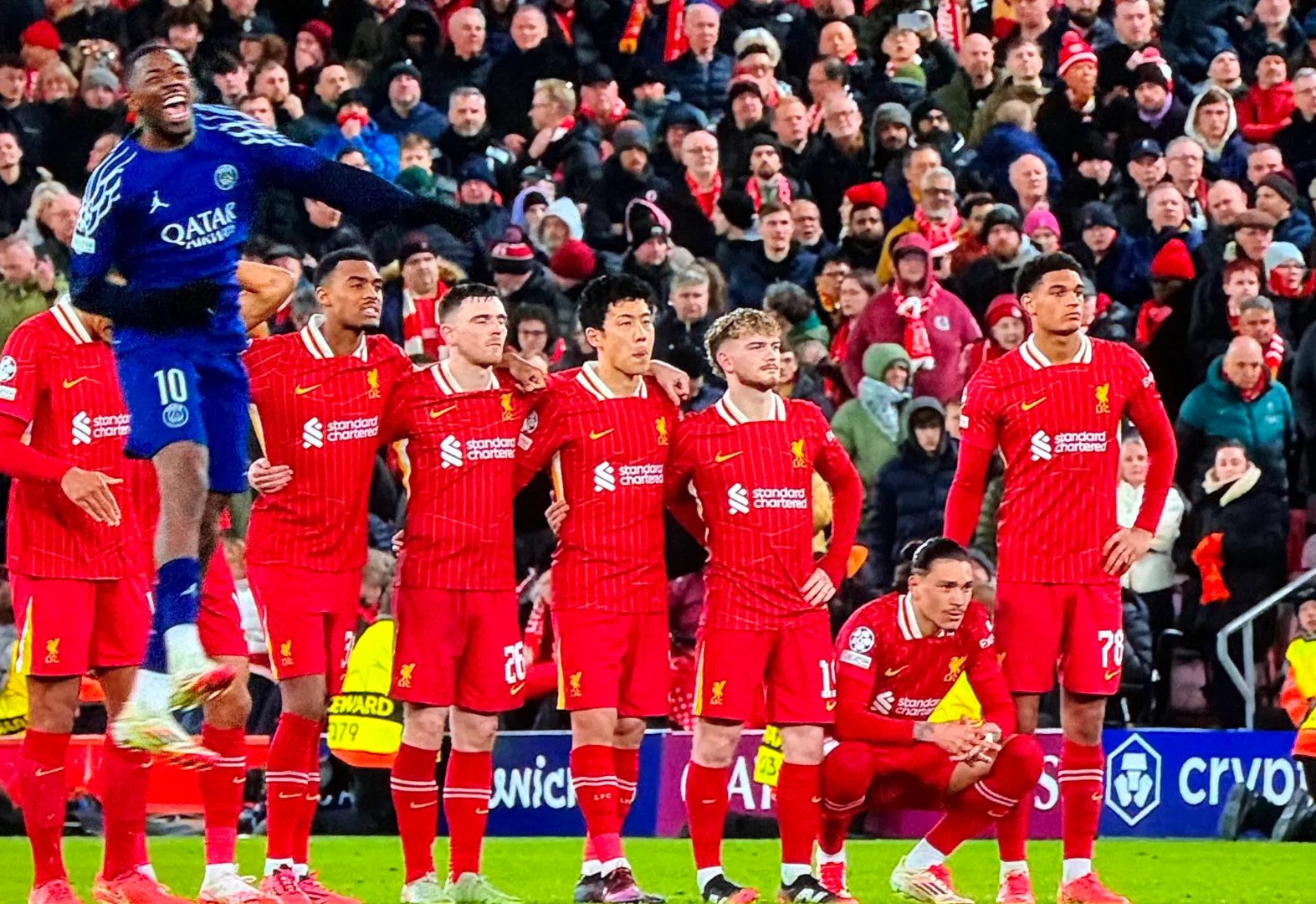 半岛体育地址-热刺主场战平拜仁，晋级前景依旧未卜的简单介绍