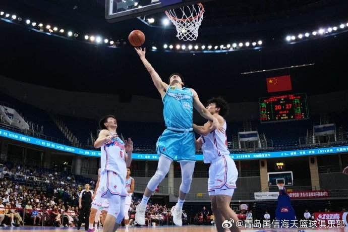 新疆队战胜青岛队，继续领先