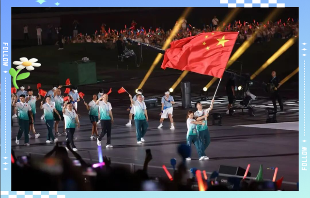 观众欢呼不已,见证历史时刻