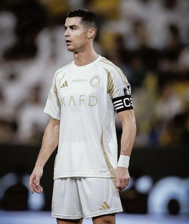 C罗正式宣布退役，结束辉煌职业生涯