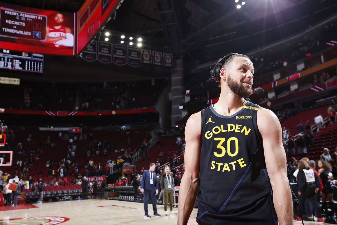 半岛体育官方-关于国王球员以高效率命中三分球，击败勇士的信息