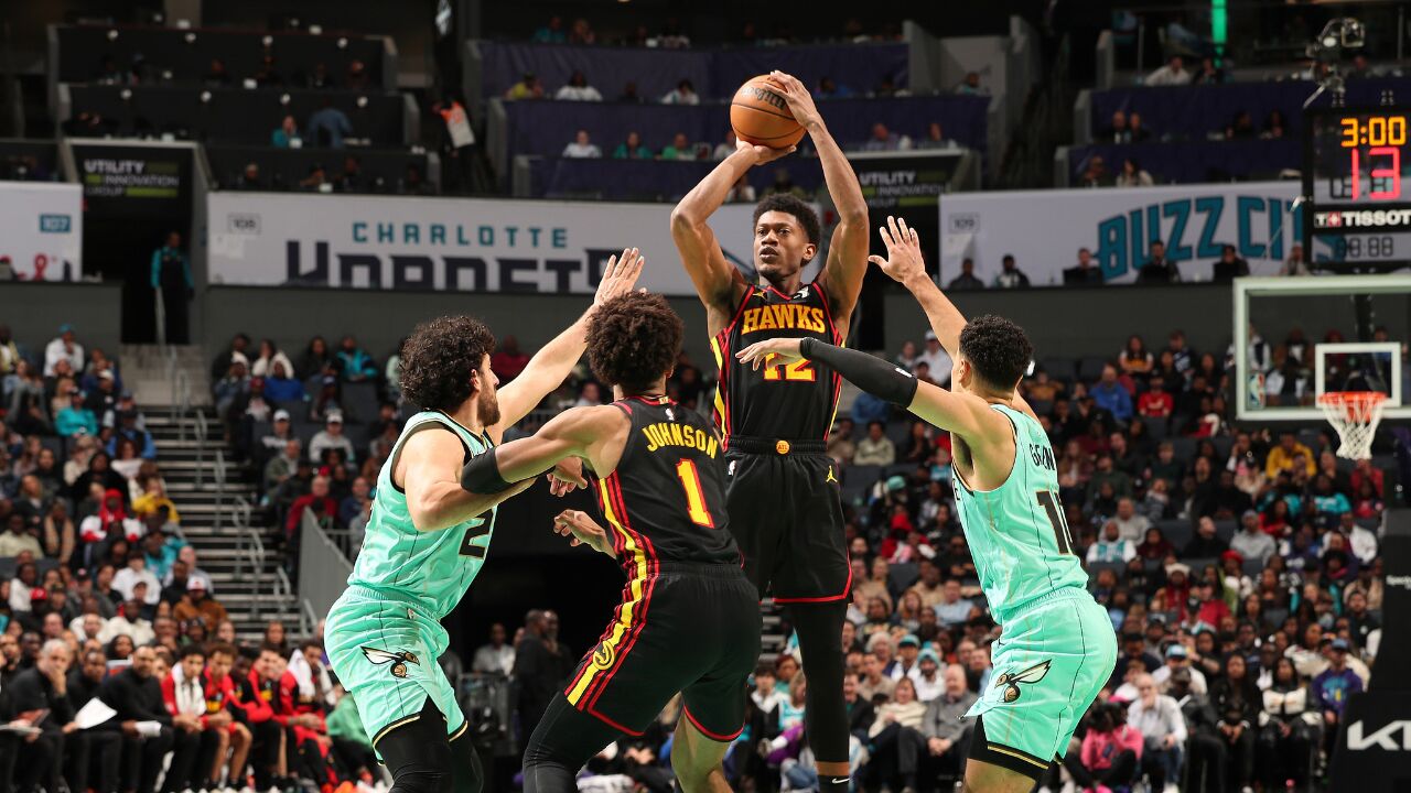 半岛体育地址-勇士客场击败老鹰，继续双杀的简单介绍